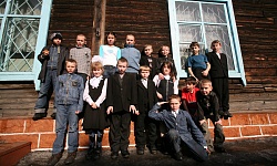 ученики старейшей в Полысаеве школы №17